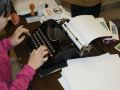 Náhled: Vyučováno bylo psaní na nejmodernějším psacím stroji.