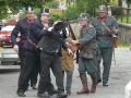 Náhled: Četníci a policisté zakročují proti lupiči a jeho mladému pomocníkovi.